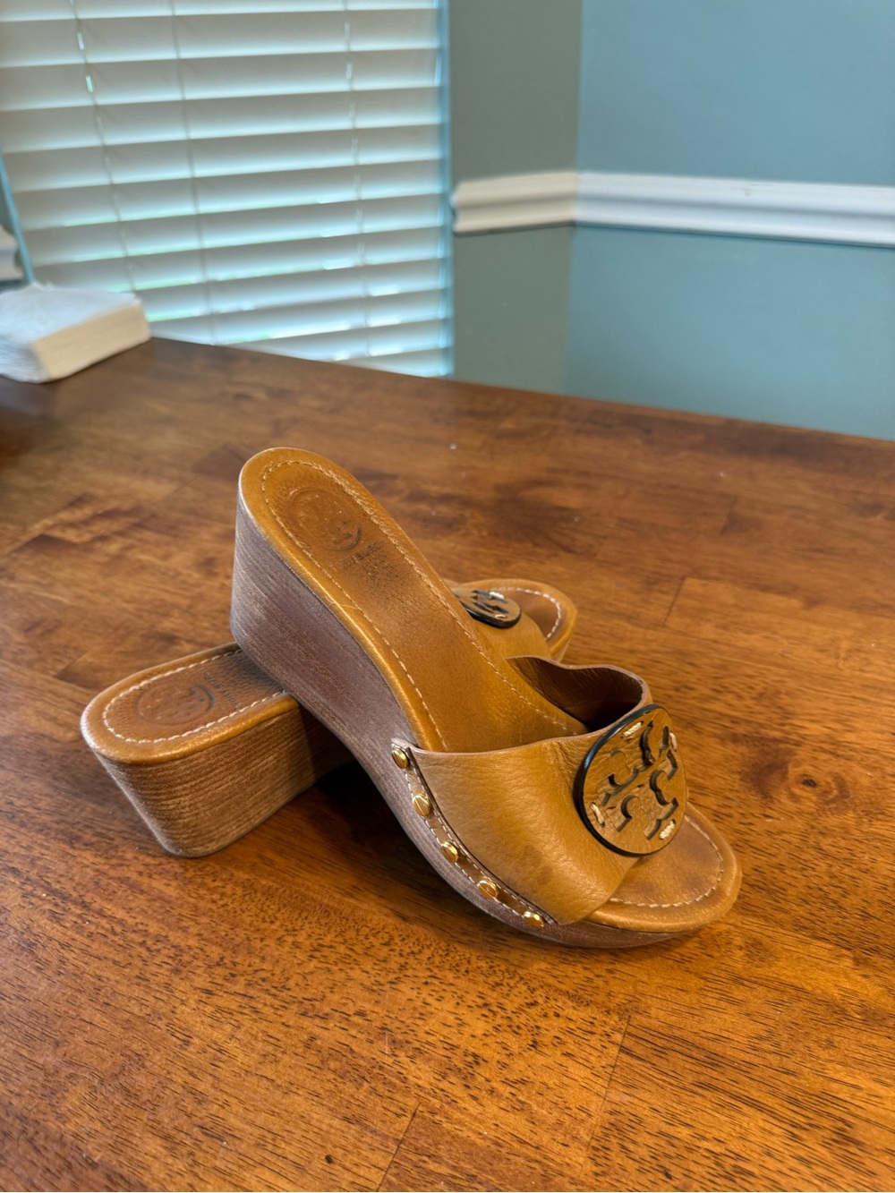 Tory Burch Patti Tan Leather Wooden Wedge Slide Sandals Studded Logo Women's 8.5